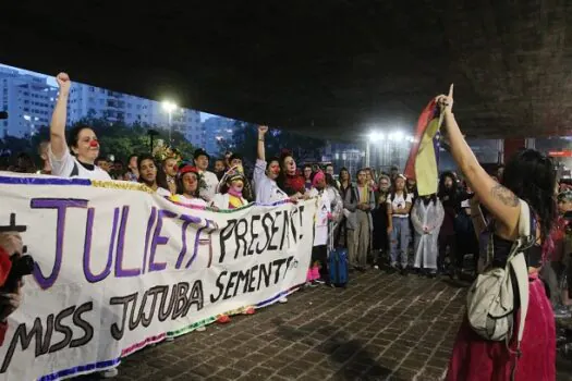 Cicloativistas fazem ato em SP em homenagem a artista venezuelana