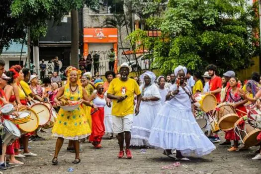 Cordão carnavalesco Dona Micaela realiza apresentação gratuita no IMS Paulista