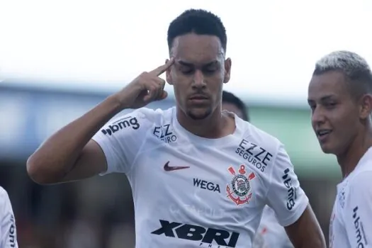 Corinthians leva golpe, mas vence Guarani nos pênaltis e avança na Copinha