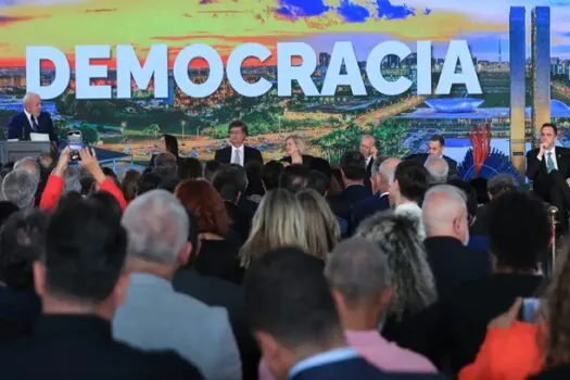 Ato no Congresso reforça poder da democracia no pós 8/1