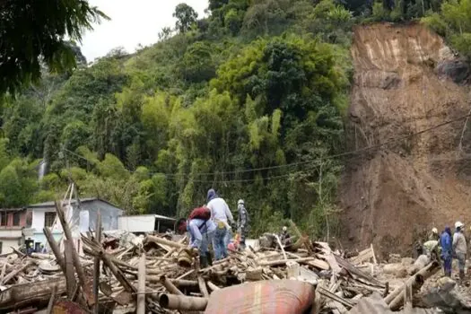 Deslizamento de terra mata 18 no oeste da Colômbia