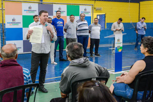 Prefeito Orlando Morando entrega escrituras a moradores do loteamento Marco Polo I