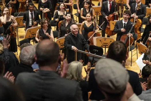 Escola de música em Berlim busca ensinar judeus e árabes a se ouvirem