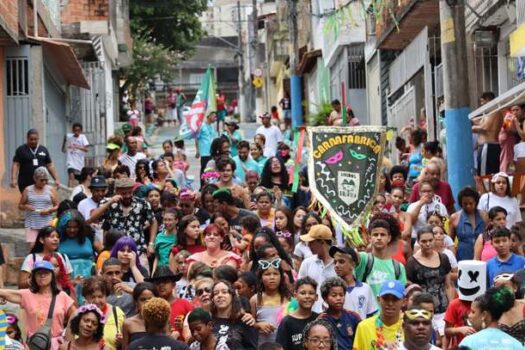 Carnaval em SP tem blocos, baile da terceira idade e oficinas