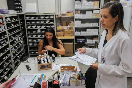 Atuação do farmacêutico vai além da dispensação de medicamentos