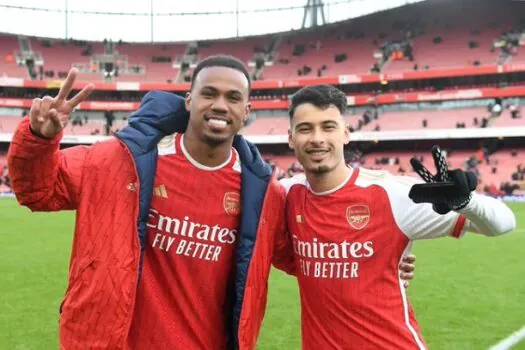 ‘Gabrieis’ brilham, Arsenal atropela Crystal Palace e volta a vencer no Inglês