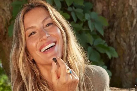 ‘Vivia de cigarros, pizza e vinho’, revela Gisele Bündchen sobre crises de ansiedade e pânico