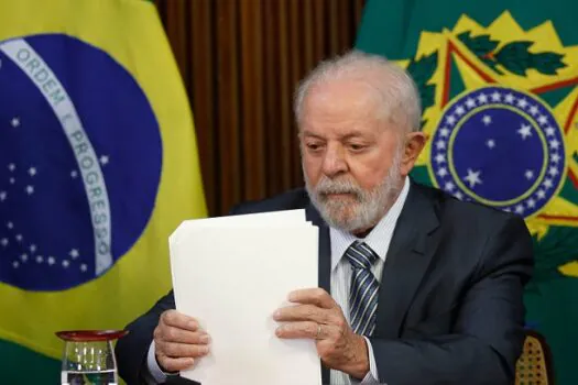 Lula veta R$ 5,6 bi em emendas no Orçamento, diz relator