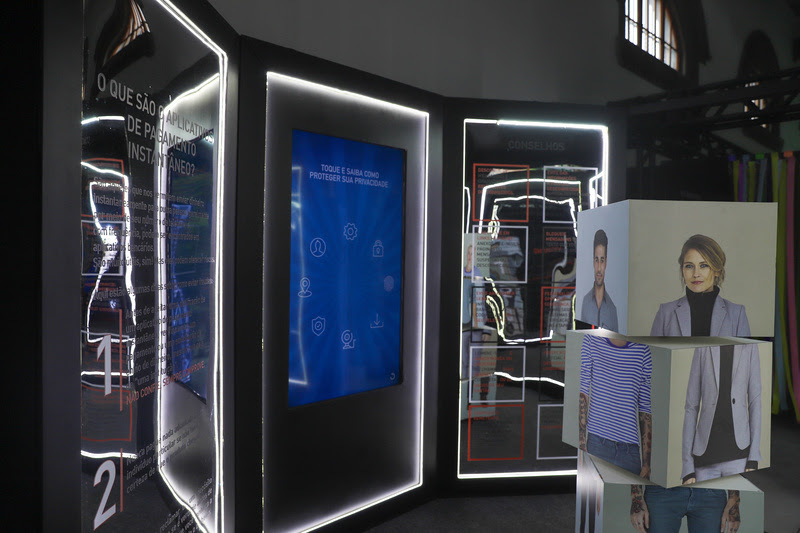 Exposição interativa no Museu Catavento alerta população sobre os riscos no mundo digital