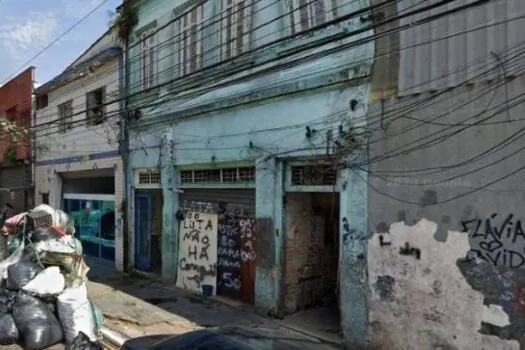 Homem morre em incêndio em pensão na região central de SP