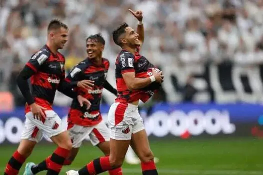 Corinthians vai mal, cai para o Ituano e torcida aplaude saída de Yuri