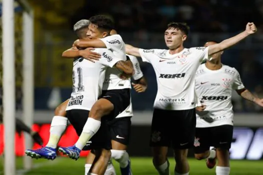 Corinthians vence América-MG e avança à semifinal da Copinha