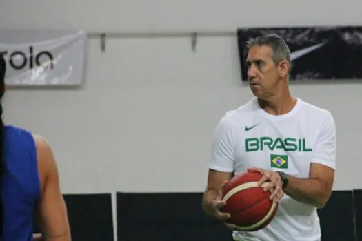 José Neto define 12 jogadores que defenderão a seleção de basquete no Pré-Olímpico