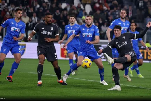 Juventus segura empate com um a menos, mas dá brecha para Inter assumir a ponta do Italiano