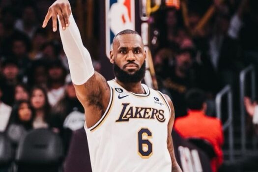 LeBron James faz história ao atingir 50 mil pontos na NBA