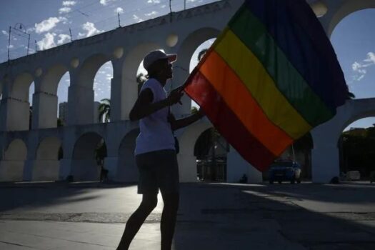 População LGBTQIA+ nas favelas enfrenta dificuldades para acessar serviços