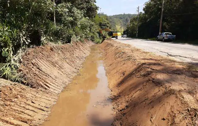 limpeza-corrego