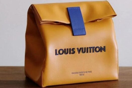 Louis Vuitton vende bolsa que imita saco de pão por R$ 20 mil; estoque está esgotado