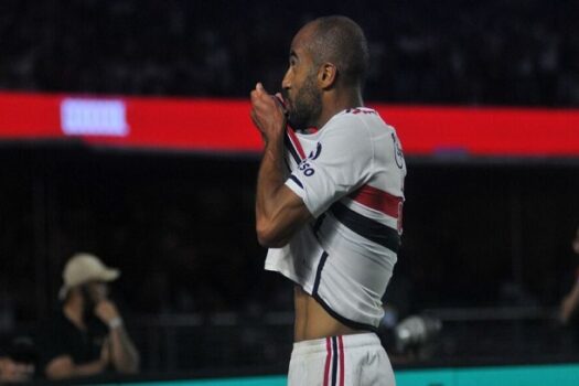 Lucas Moura dança após marcar gol do São Paulo e diz sonhar com seleção brasileira