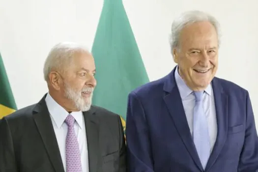 Lula assina nomeação de Lewandowski no Ministério da Justiça