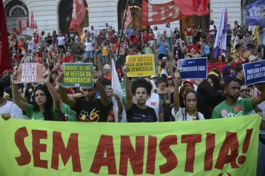 Ato no Rio defende democracia e repudia tentativa de golpe