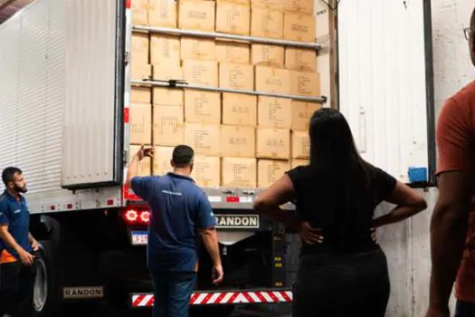 Ministério da Saúde entrega 20 toneladas de aventais para cooperativa de reciclagem