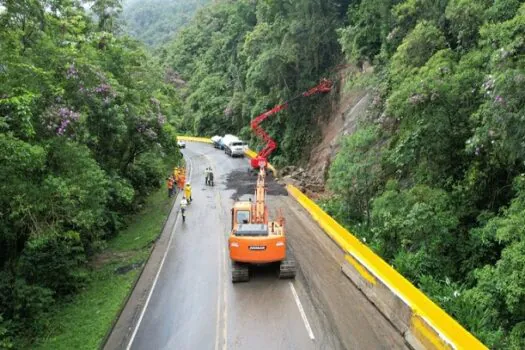 Governo de SP libera o tráfego em toda a rodovia Mogi-Bertioga