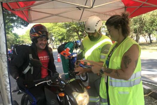 Confira os cuidados necessários para pilotar moto na rodovia e ter uma viagem mais segura