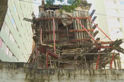 Palacete tombado corre risco de desabar em SP