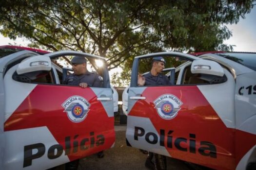 Polícia prende 3 foragidos e identifica 90 infratores violando medidas judiciais no centro de SP