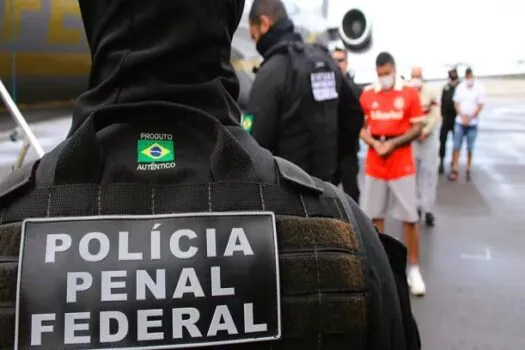 Governo e sindicato entram em acordo para salário final de R$ 20 mil a policiais penais