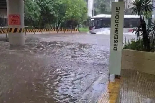 Chuva deixa nove pontos de alagamento em São Paulo