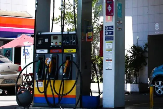 Gasolina chega a R$ 3,65 no Dia Livre de Impostos