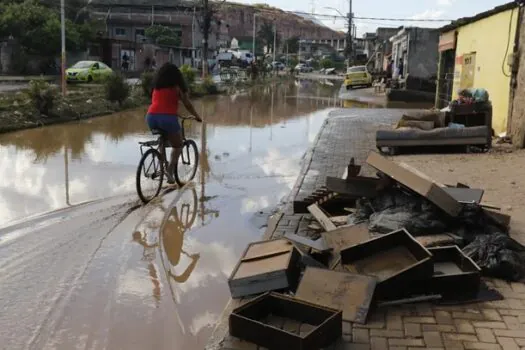 Entenda a relação de racismo ambiental e enchentes no Rio de Janeiro