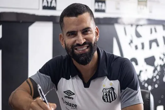 Santos encaminha renovação de contrato com Rincón