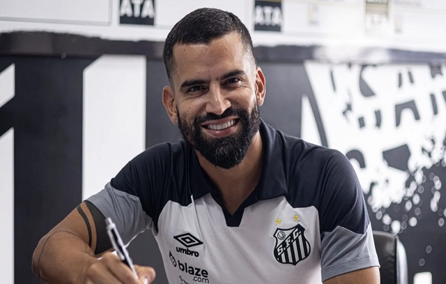 Santos encaminha renovação de contrato com Rincón