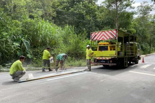 Ribeirão Pires realiza sinalização horizontal na Avenida Santa Clara