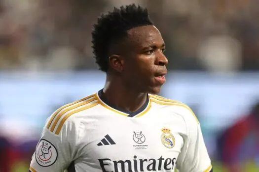 Vinícius Júnior volta a ser alvo de racismo em clássico entre Atlético e Real Madrid