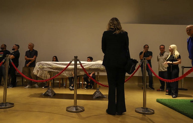 Fãs prestam homenagens a Zagallo em velório no Rio