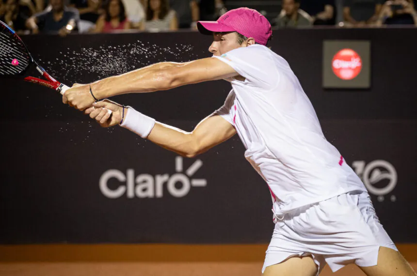 João Fonseca vence Cristian Garín por 2 sets a 0 no Rio Open