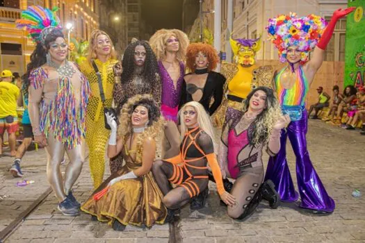 Primeiro trio pipoca LGBTQIA+ faz história no Carnaval de Salvador e encanta foliões