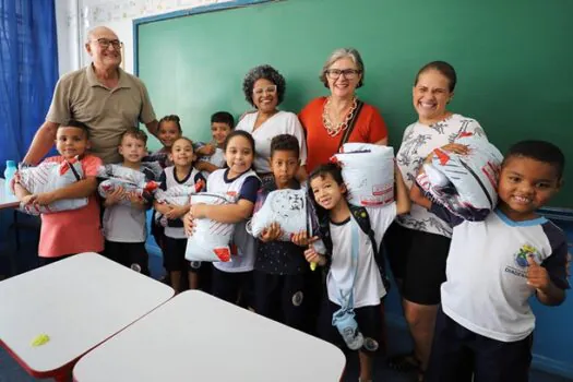 Estudantes de Diadema começam a receber novos uniformes