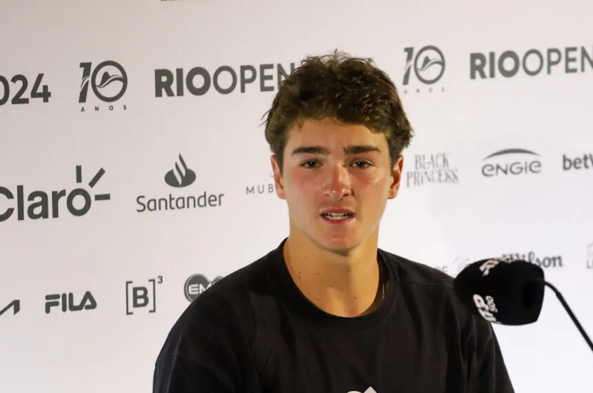 João Fonseca em coletiva de imprensa após sua partida no Rio Open