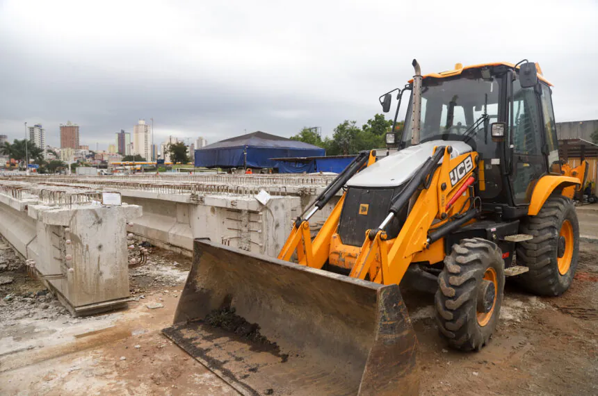 Canteiro de obras do Complexo Viário Santa Teresinha