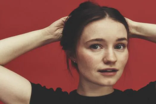 Cantora norueguesa Sigrid faz única apresentação em SP