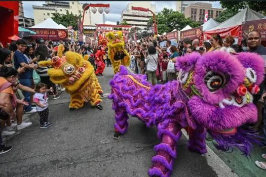 Ano Novo Chinês terá desfile de dragões e leões coloridos no bairro da Liberdade