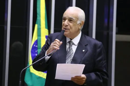 Deputado do PL de Bolsonaro fala em democracia e descarta assinar impeachment de Lula