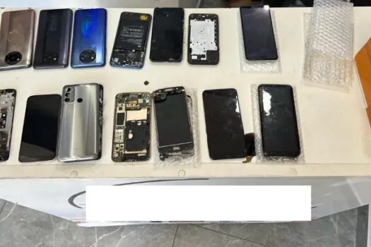 Polícia apreende mais de 600 celulares e peças usadas em operação no Guarujá