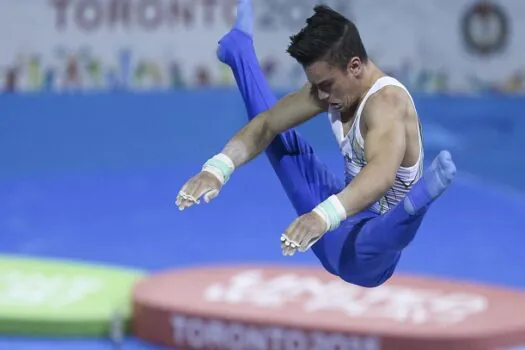 Arthur Nory e Caio Souza iniciam maratona em busca de vaga olímpica na ginástica artística