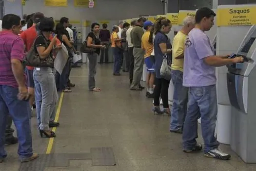 Saiba fazer o pagamento de contas com bancos fechados no Carnaval